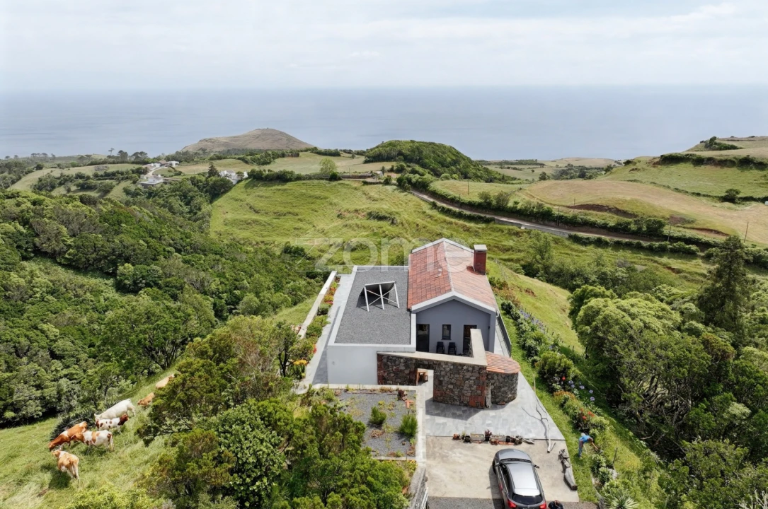 Moradia T3 para Venda em Santo Espirito Foto 3