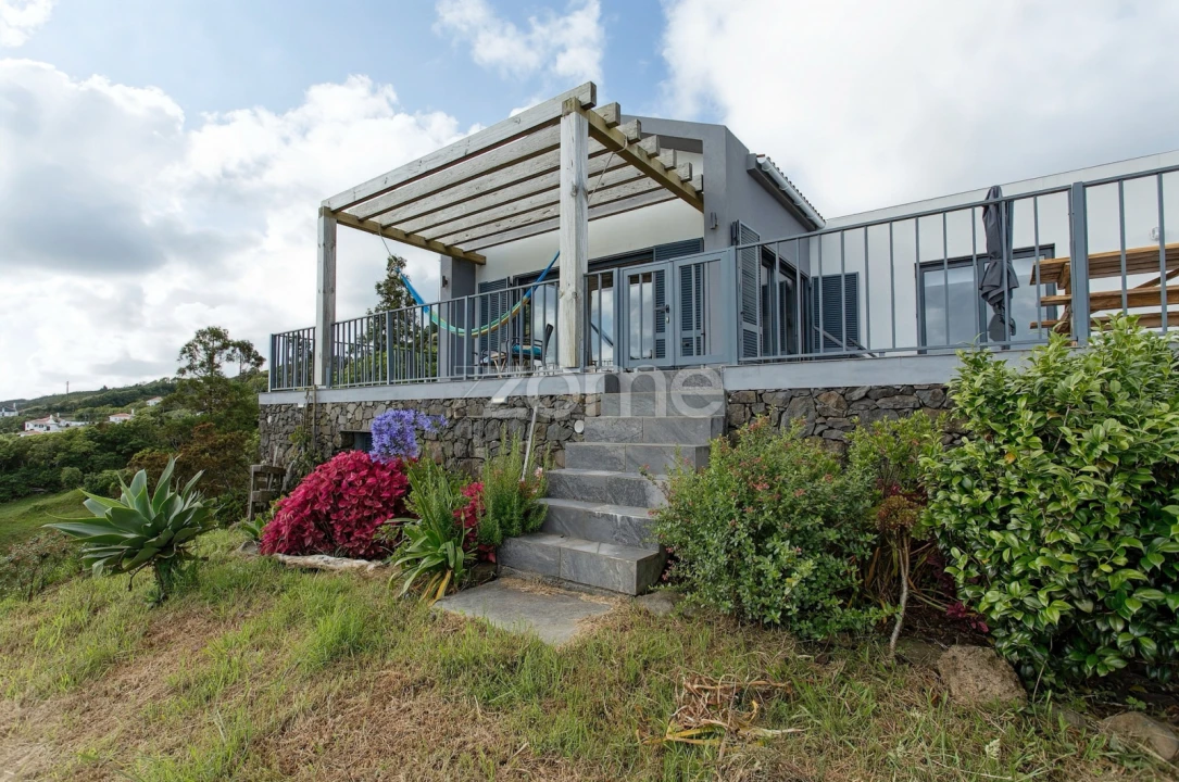 Moradia T3 para Venda em Santo Espirito Foto 22