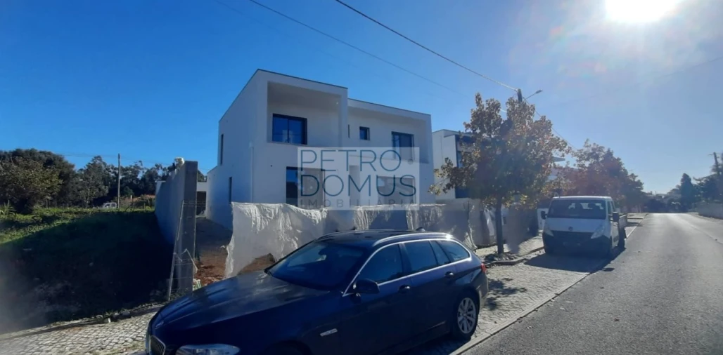 Moradia T4 para Venda em Marrazes e Barosa Foto 1