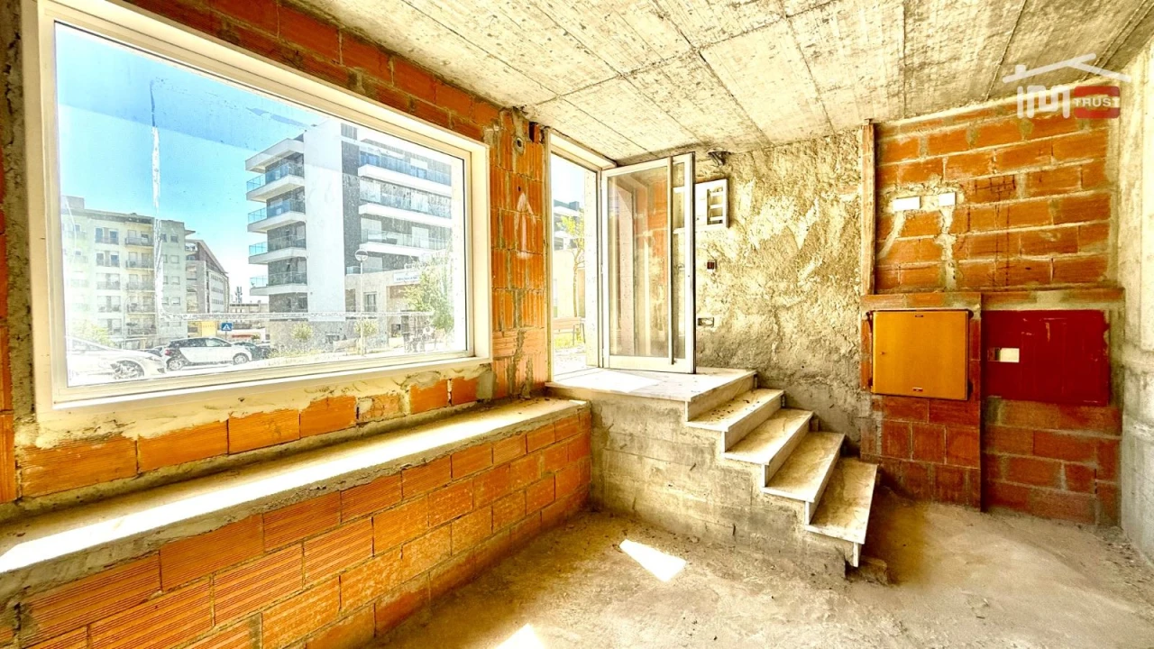 Loja para Venda em Camarate, Unhos e Apelação Foto 5