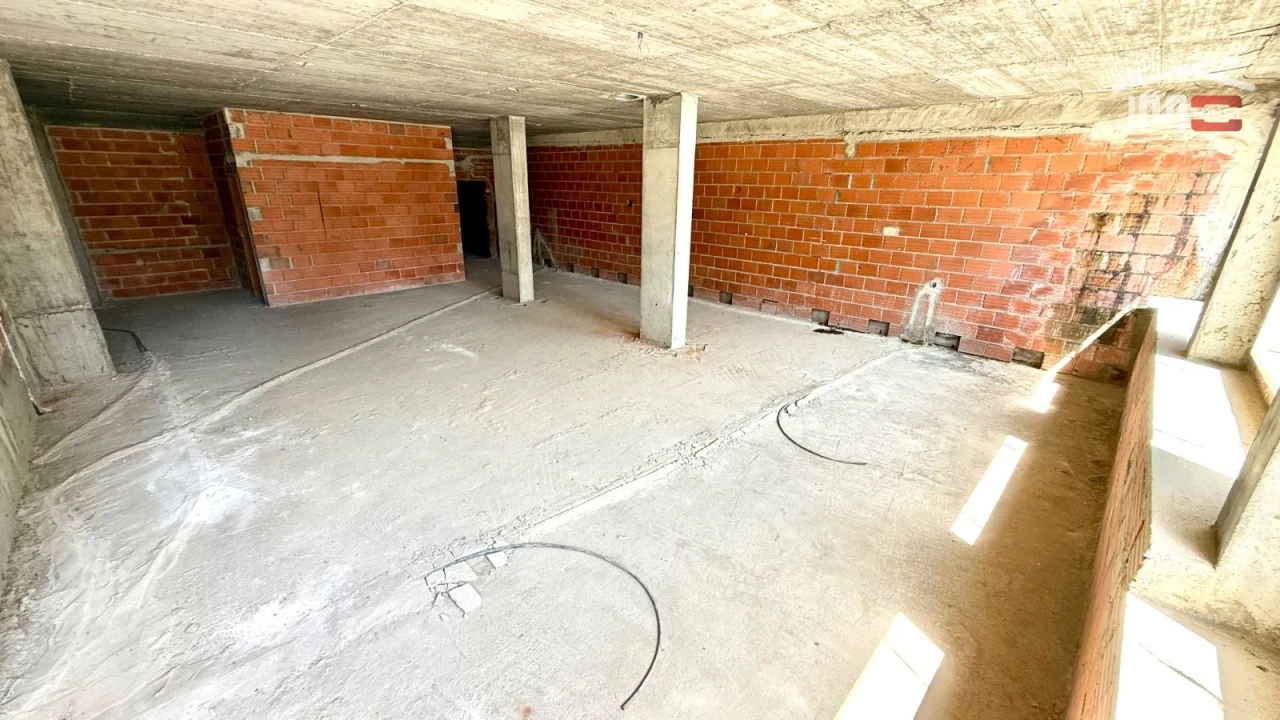 Loja para Venda em Camarate, Unhos e Apelação Foto 13