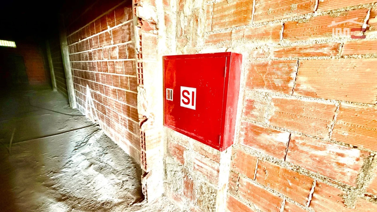 Loja para Venda em Camarate, Unhos e Apelação Foto 14