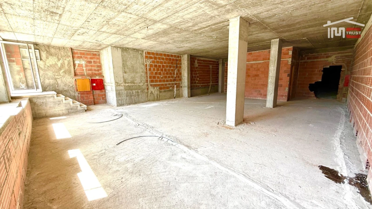 Loja para Venda em Camarate, Unhos e Apelação Foto 7