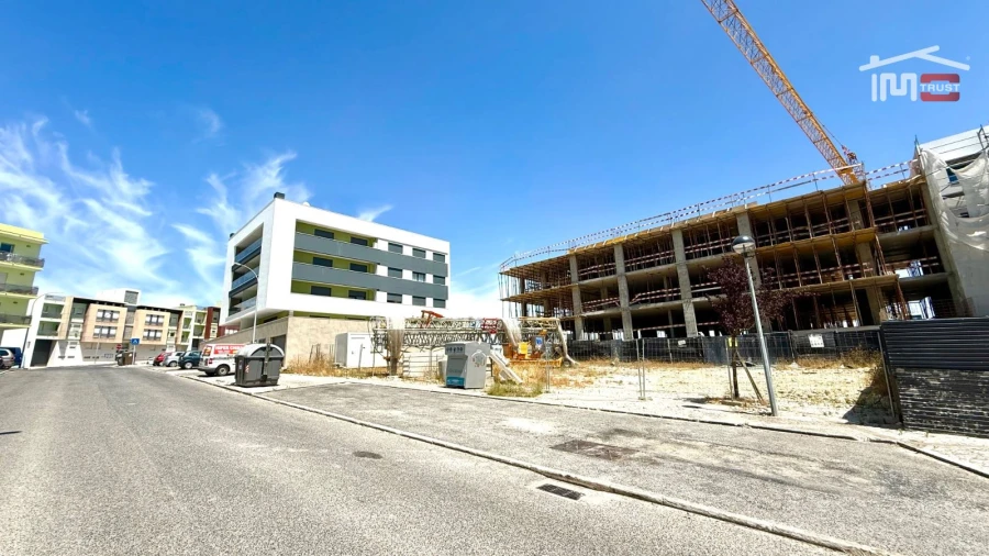 Loja para Venda em Camarate, Unhos e Apelação Foto 18