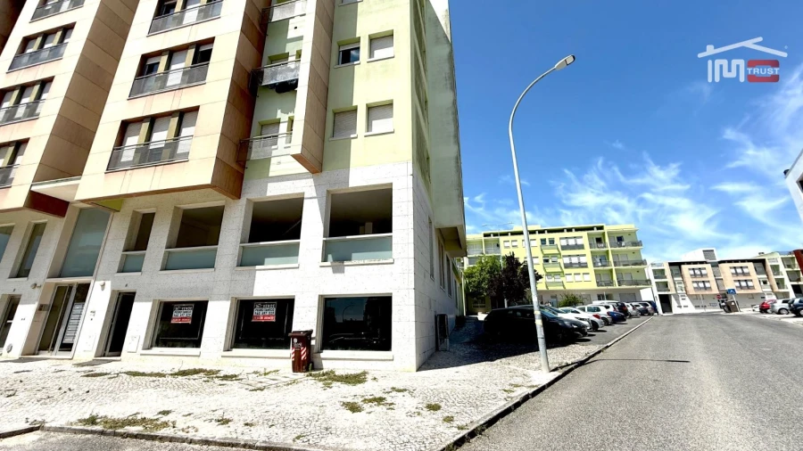 Loja para Venda em Camarate, Unhos e Apelação Foto 4