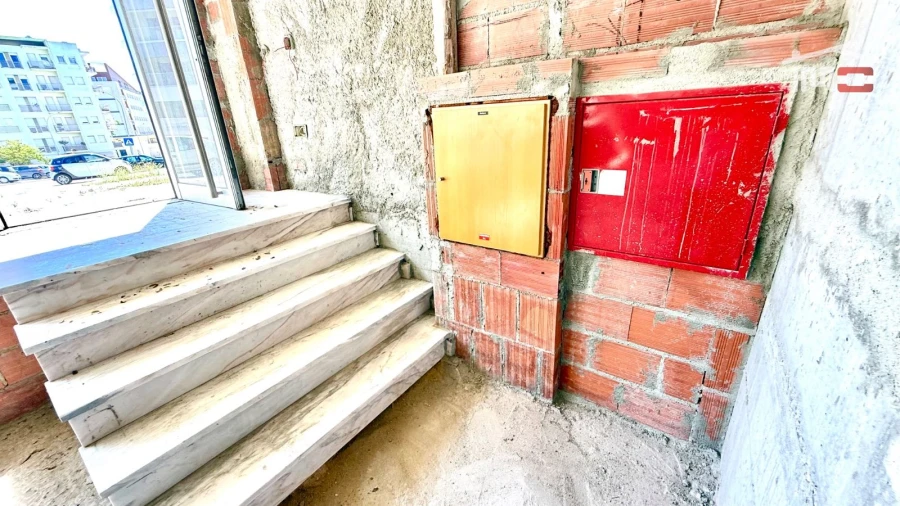 Loja para Venda em Camarate, Unhos e Apelação Foto 9