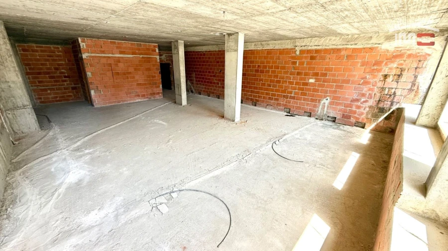 Loja para Venda em Camarate, Unhos e Apelação Foto 13