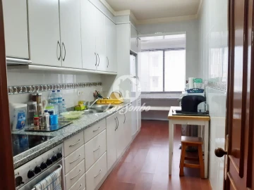 Apartamento T4 para Venda em Póvoa de Varzim, Beiriz e Argivai