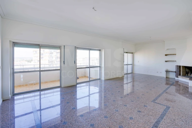 Apartamento T5 para Venda em Lumiar Foto 5