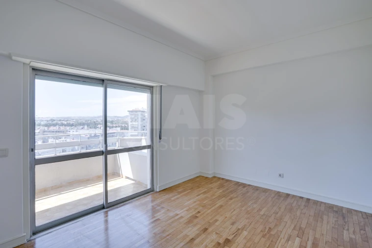 Apartamento T5 para Venda em Lumiar Foto 6