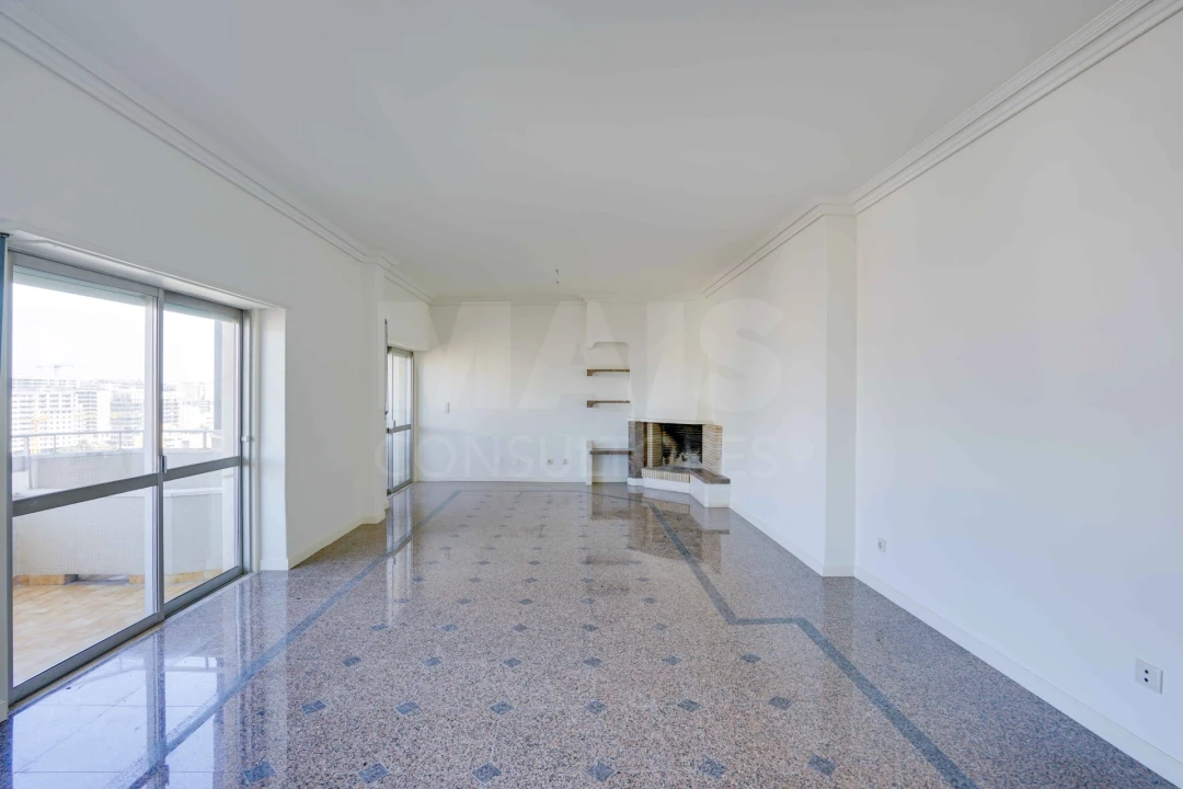 Apartamento T5 para Venda em Lumiar Foto 4