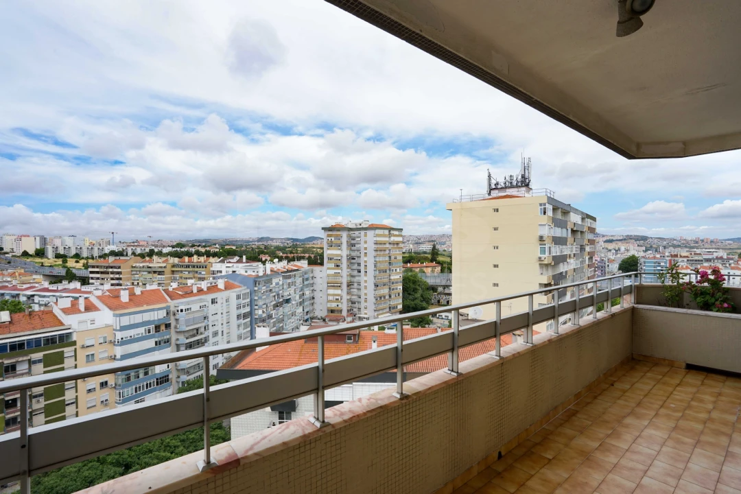Apartamento T5 para Venda em Lumiar Foto 1