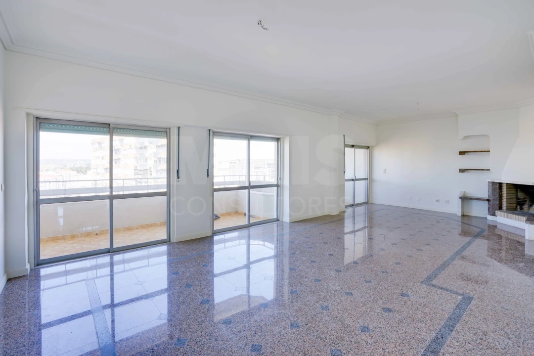 Apartamento T5 para Venda em Lumiar Foto 5