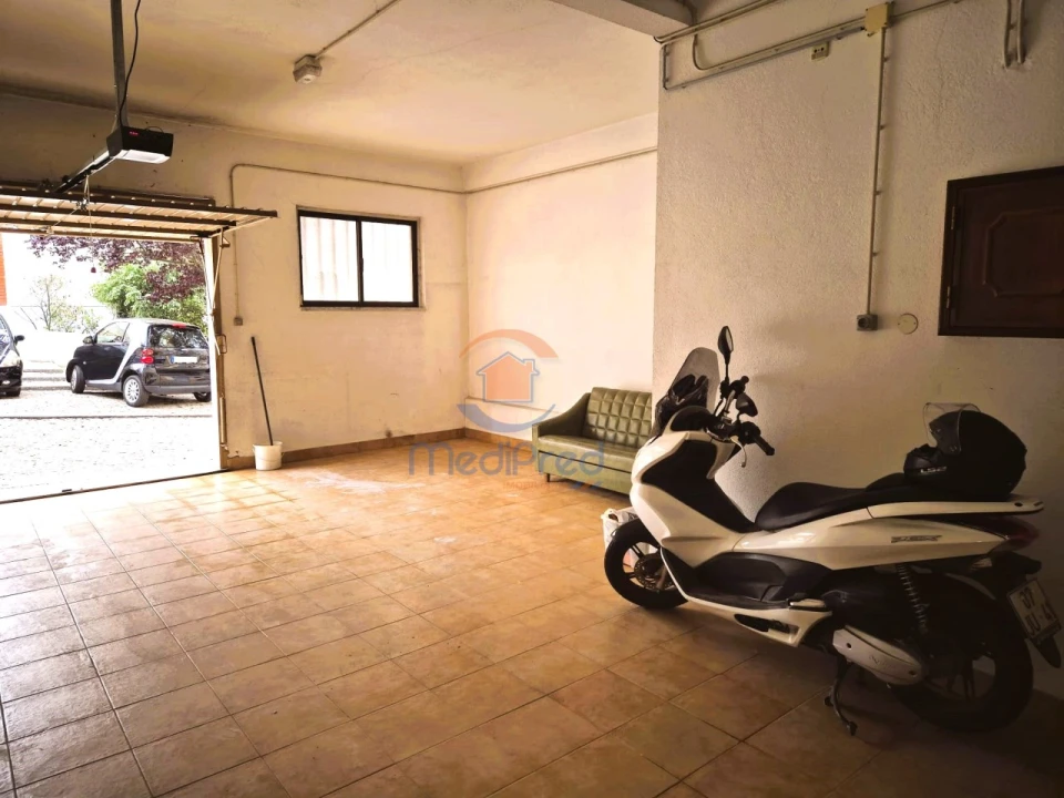 Garagem para Arrendamento em Odivelas Foto 1