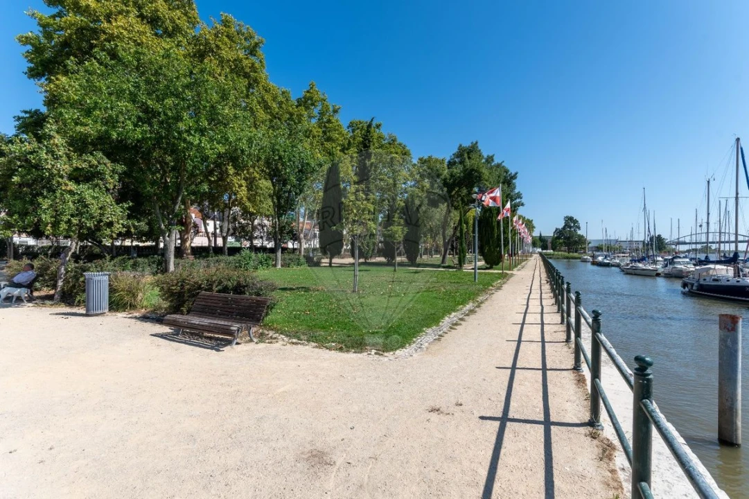 Prédio para Venda em Vila Franca de Xira Foto 32