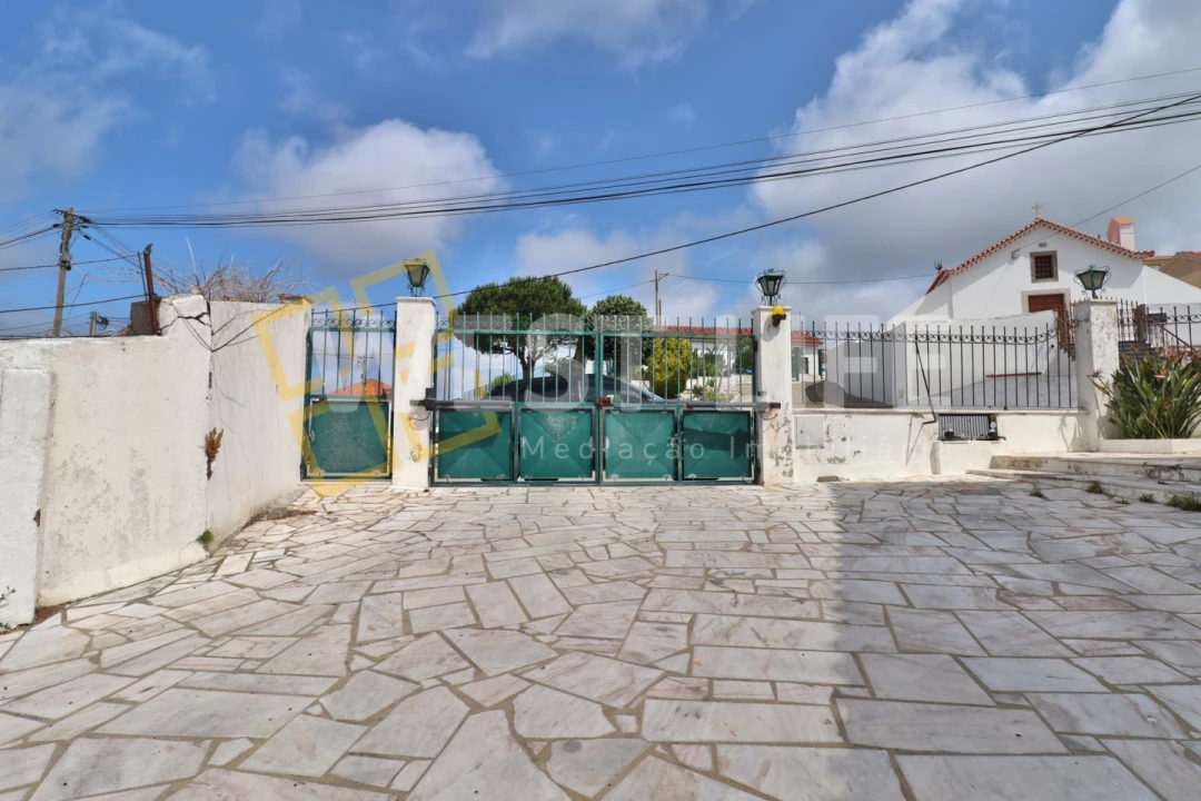 Garagem para Arrendamento em Igreja Nova e Cheleiros Foto 9