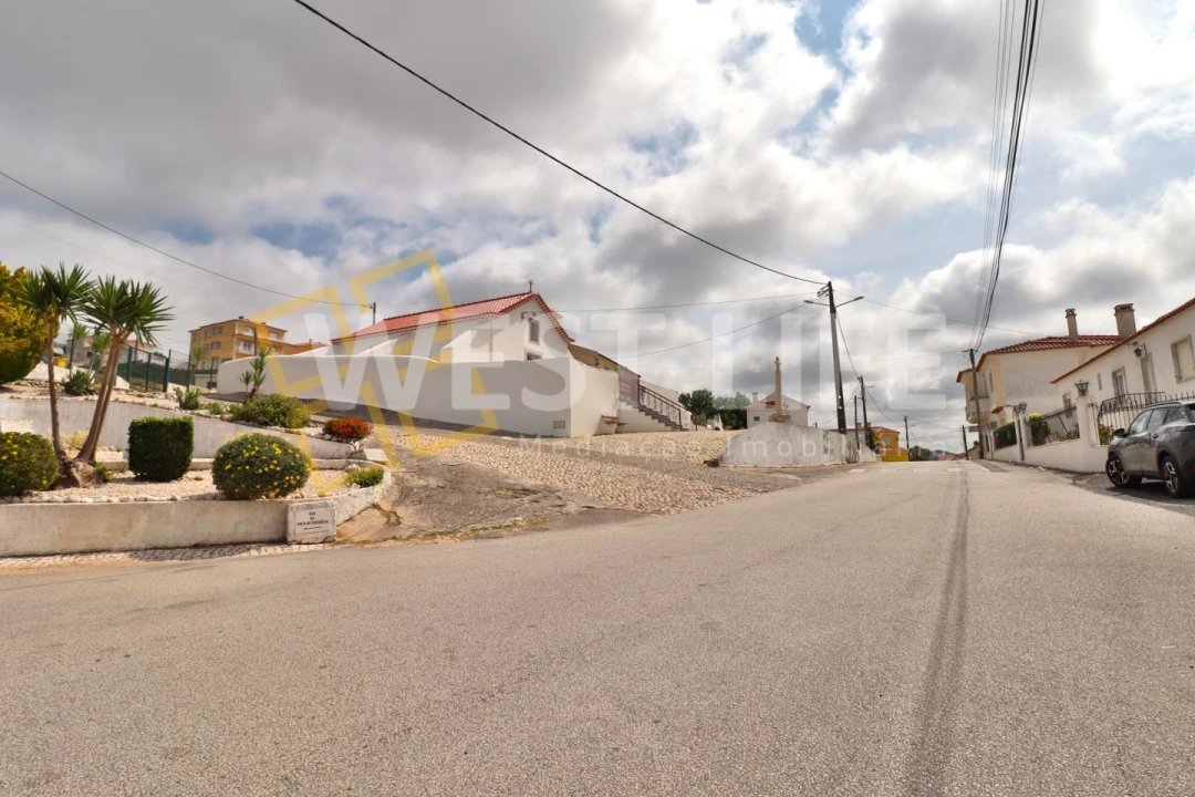 Garagem para Arrendamento em Igreja Nova e Cheleiros Foto 10