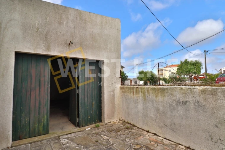 Garagem para Arrendamento em Igreja Nova e Cheleiros Foto 2
