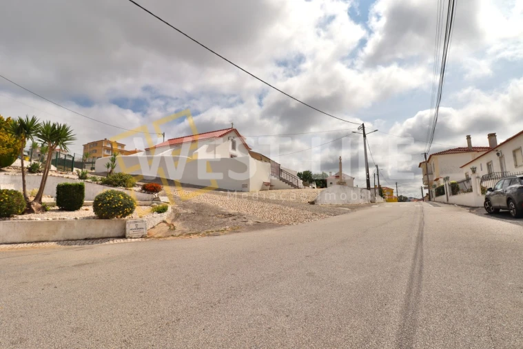 Garagem para Arrendamento em Igreja Nova e Cheleiros Foto 10