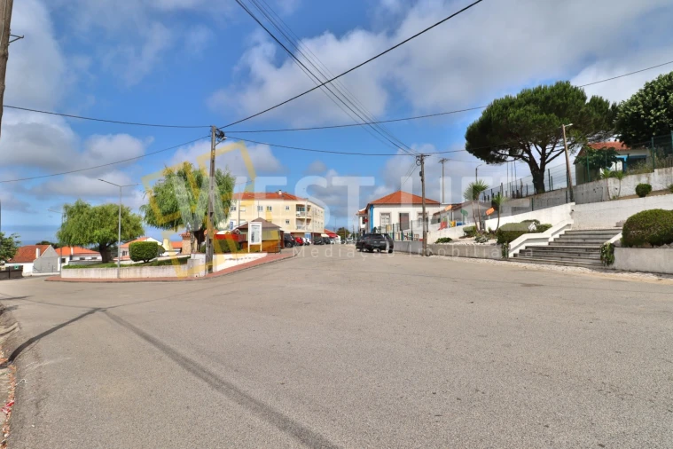 Garagem para Arrendamento em Igreja Nova e Cheleiros Foto 11