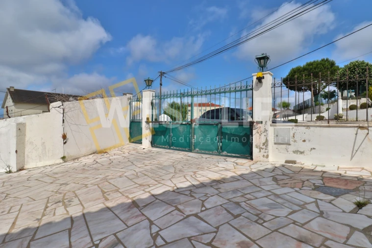 Garagem para Arrendamento em Igreja Nova e Cheleiros Foto 12