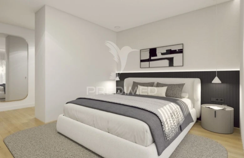 Apartamento T4 para Venda em Parceiros e Azoia Foto 13