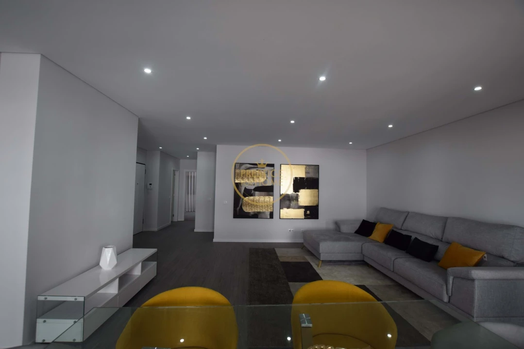Apartamento T3 para Venda em Quelfes Foto 6