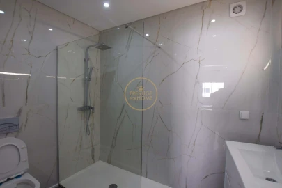 Apartamento T3 para Venda em Quelfes