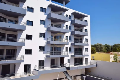 Apartamento T3 para Venda em Quelfes