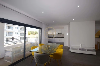 Apartamento T3 para Venda em Quelfes