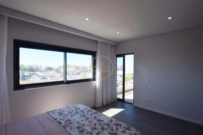 Apartamento T3 para Venda em Quelfes