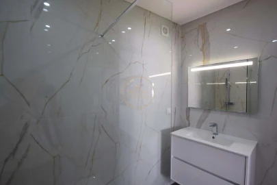 Apartamento T3 para Venda em Quelfes