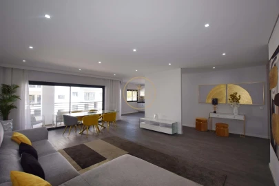 Apartamento T3 para Venda em Quelfes