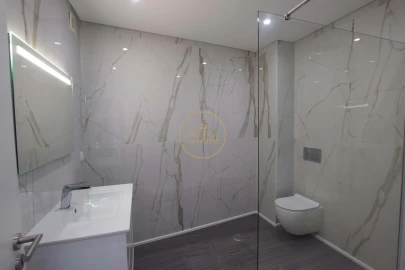 Apartamento T3 para Venda em Quelfes