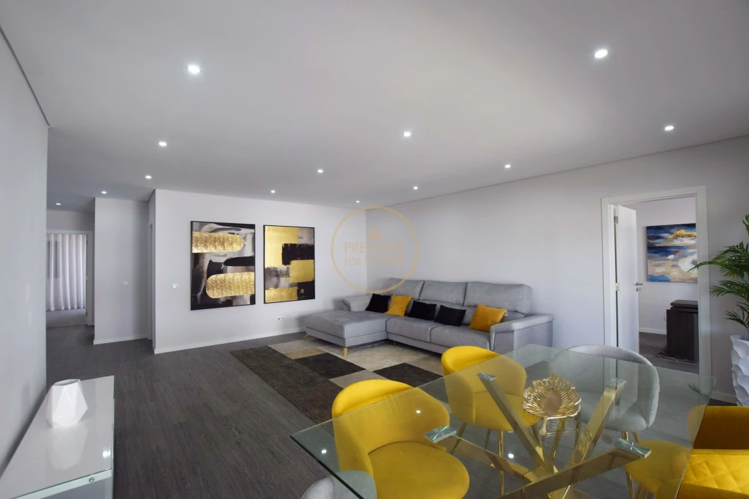 Apartamento T3 para Venda em Quelfes Foto 5