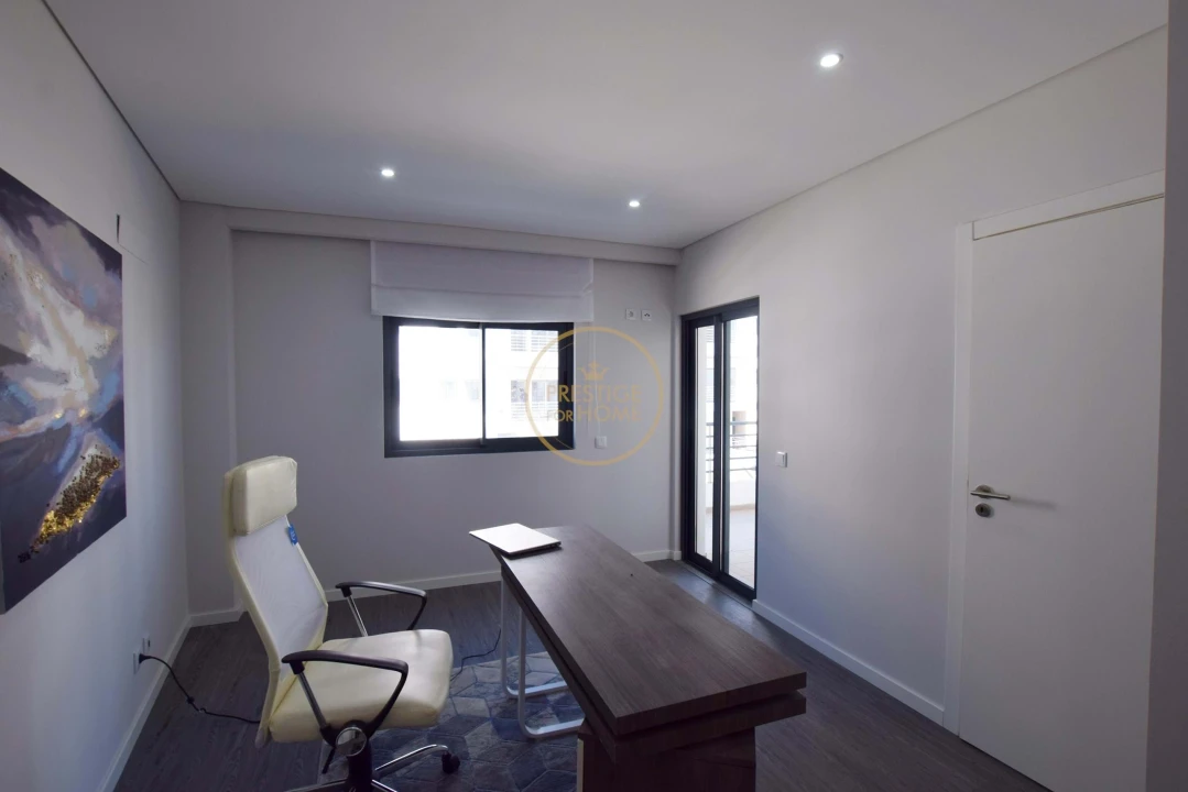 Apartamento T3 para Venda em Quelfes Foto 12