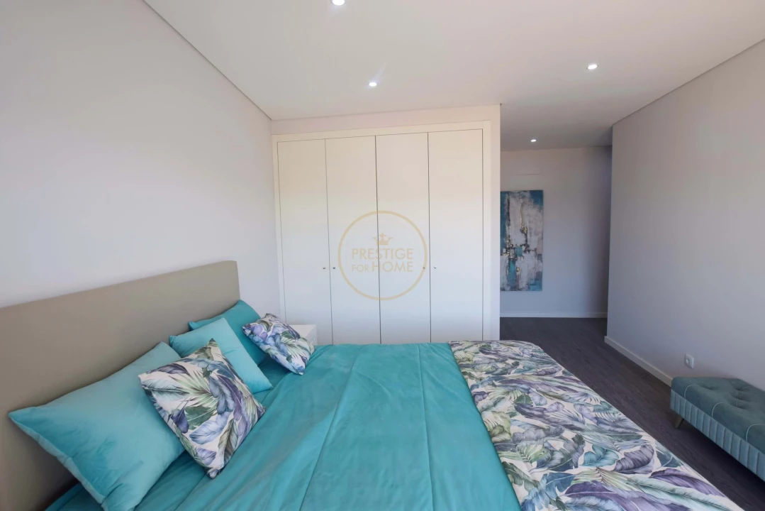 Apartamento T3 para Venda em Quelfes Foto 16
