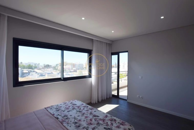 Apartamento T3 para Venda em Quelfes Foto 24
