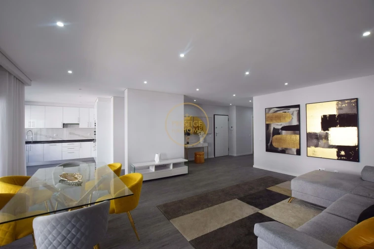 Apartamento T3 para Venda em Quelfes Foto 4