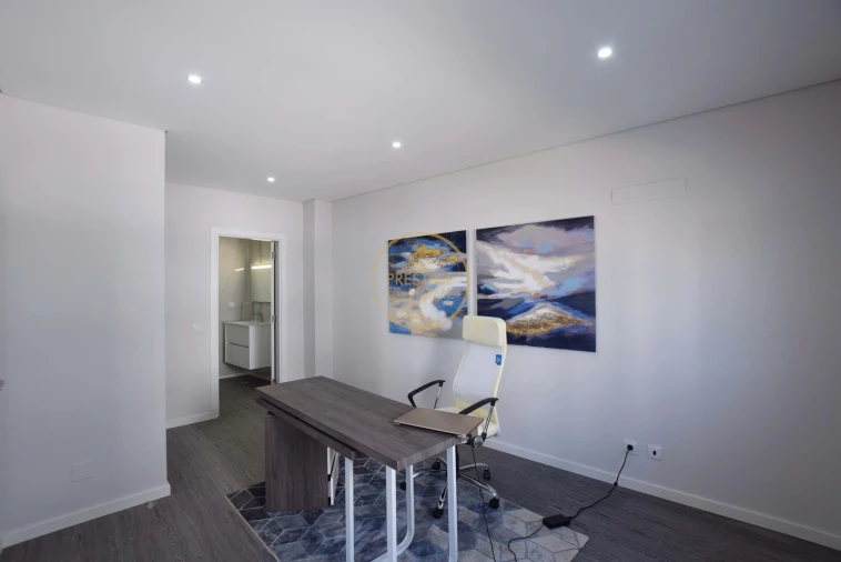Apartamento T3 para Venda em Quelfes Foto 11
