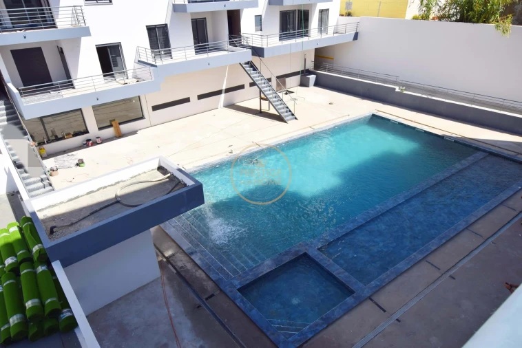 Apartamento T3 para Venda em Quelfes Foto 8