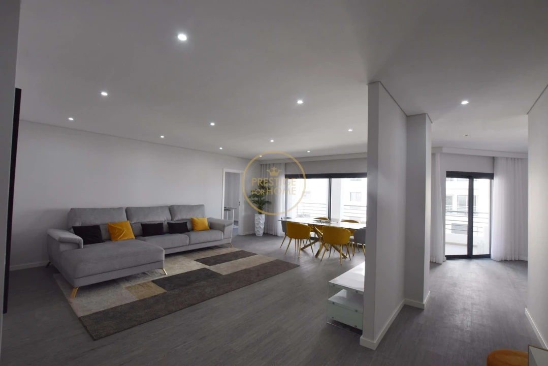 Apartamento T3 para Venda em Quelfes Foto 3
