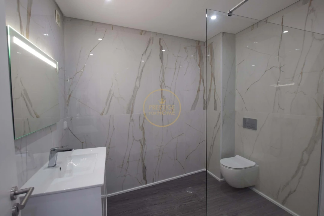 Apartamento T3 para Venda em Quelfes Foto 17