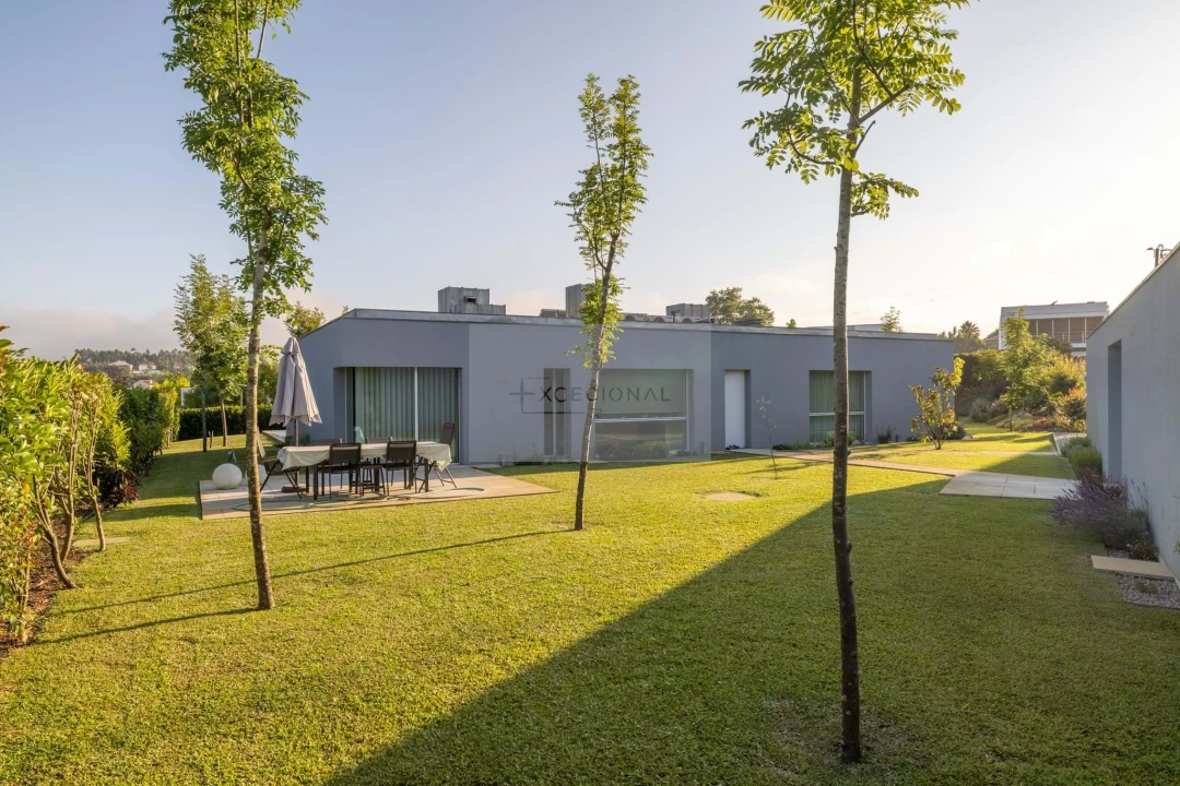 Moradia T4 para Venda em Santa Marinha e São Pedro da Afurada Foto 8