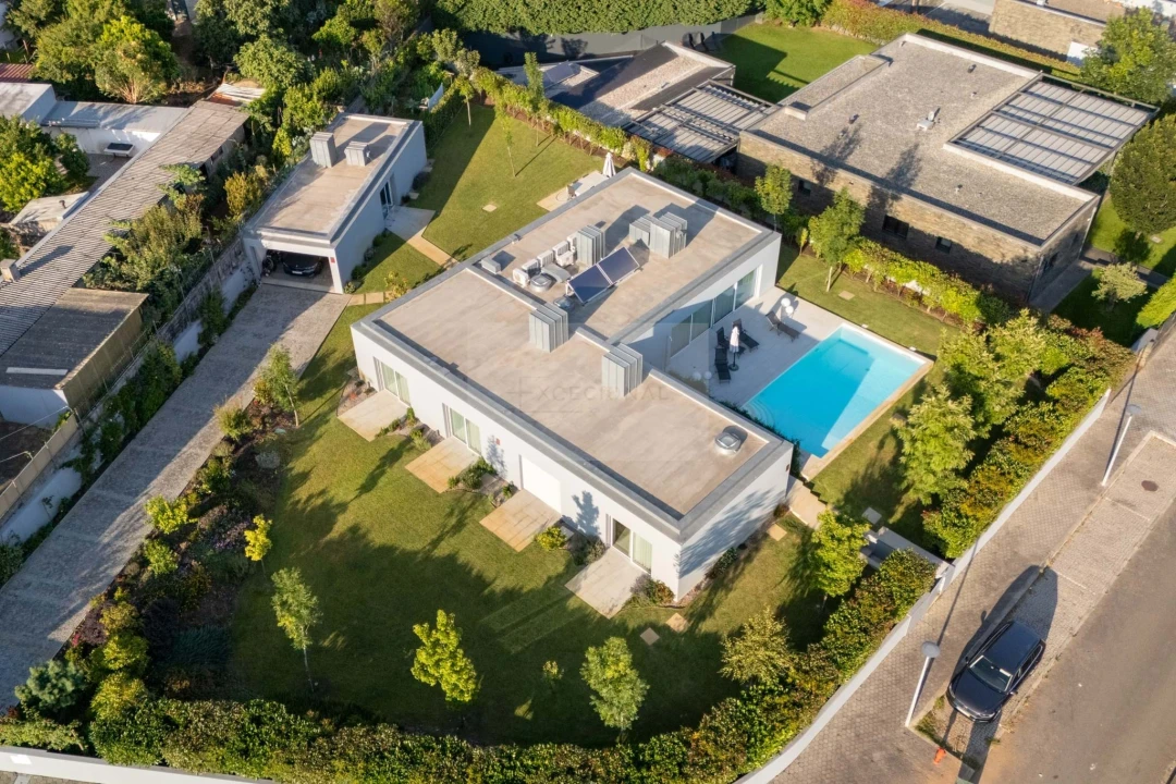 Moradia T4 para Venda em Santa Marinha e São Pedro da Afurada Foto 1