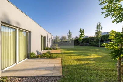 Moradia T4 para Venda em Santa Marinha e São Pedro da Afurada