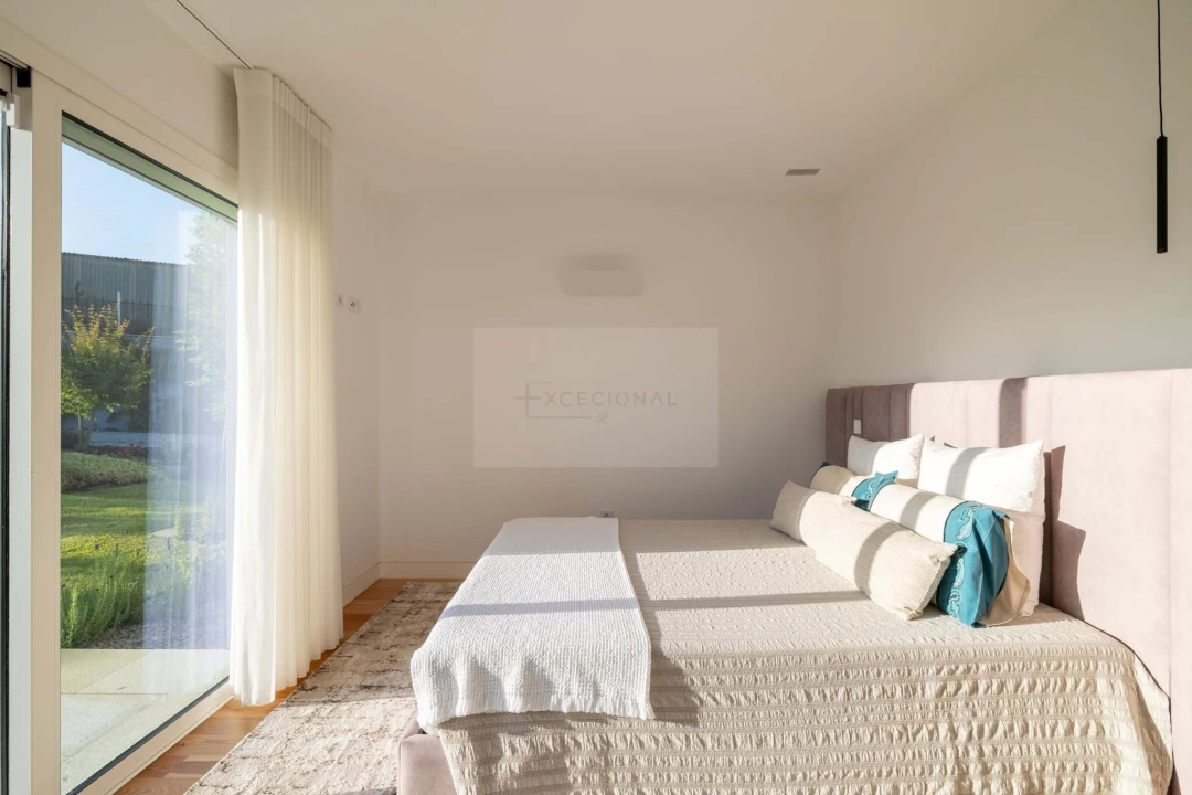 Moradia T4 para Venda em Santa Marinha e São Pedro da Afurada Foto 35
