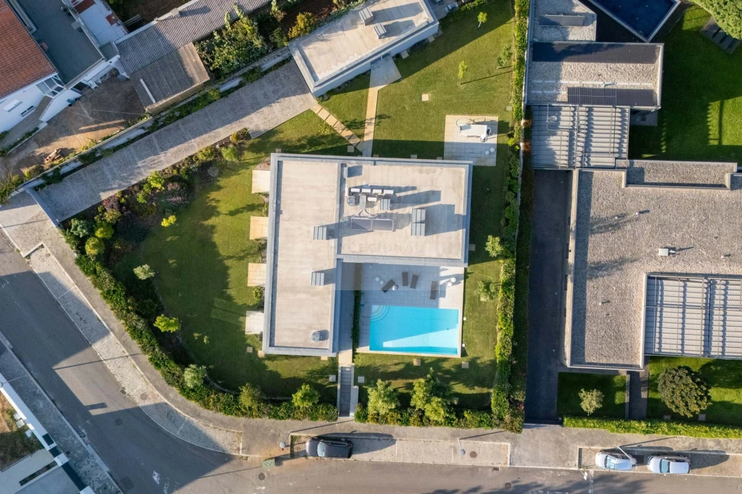 Moradia T4 para Venda em Santa Marinha e São Pedro da Afurada Foto 2