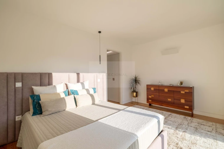 Moradia T4 para Venda em Santa Marinha e São Pedro da Afurada Foto 16