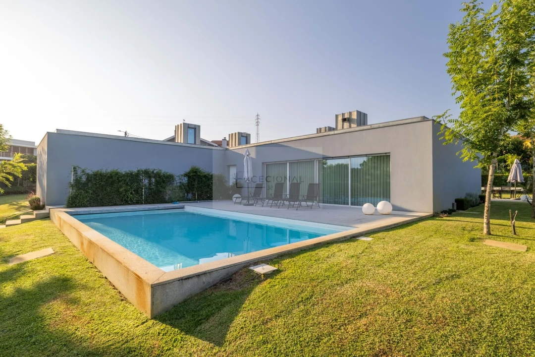 Moradia T4 para Venda em Santa Marinha e São Pedro da Afurada Foto 4